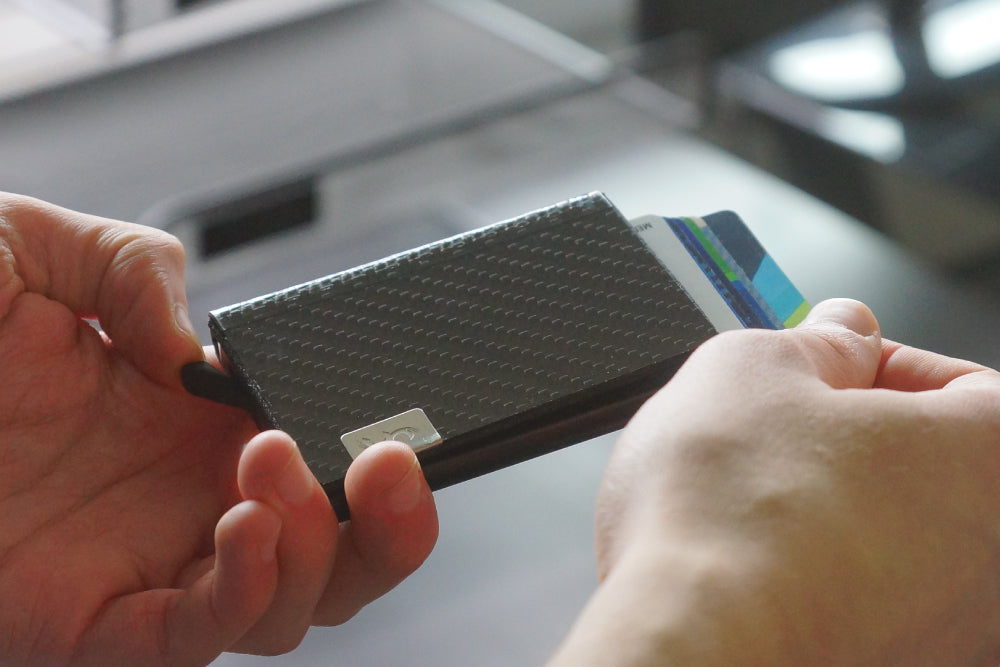 Common Fibers SLD carbon fiber card slider wallet product features