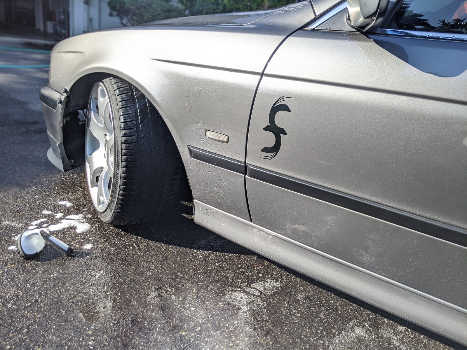 Common Fibers decal on grey car